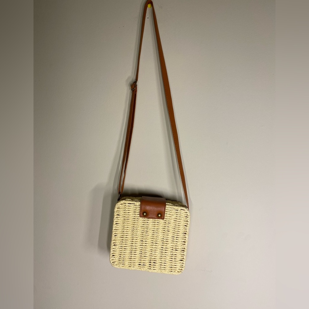 Hoxis Square Rattan Shoulder Bag - Picture 2 of 3